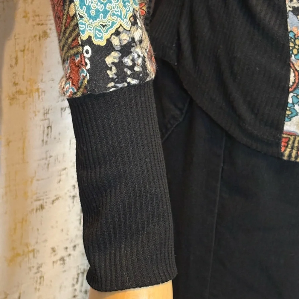 Colorful Patterned Long Sleeve Top - Picture 2 of 6